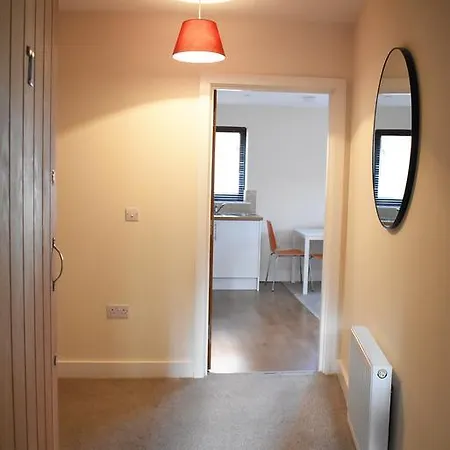 Seven Ways Apartment *